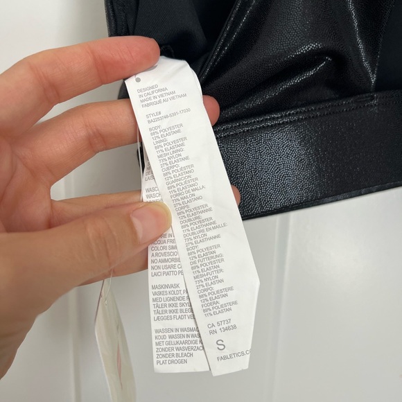 NWT Fabletics On The Go Midi Medium Impact Sports Bra (Black | S) - Picture 5 of 5